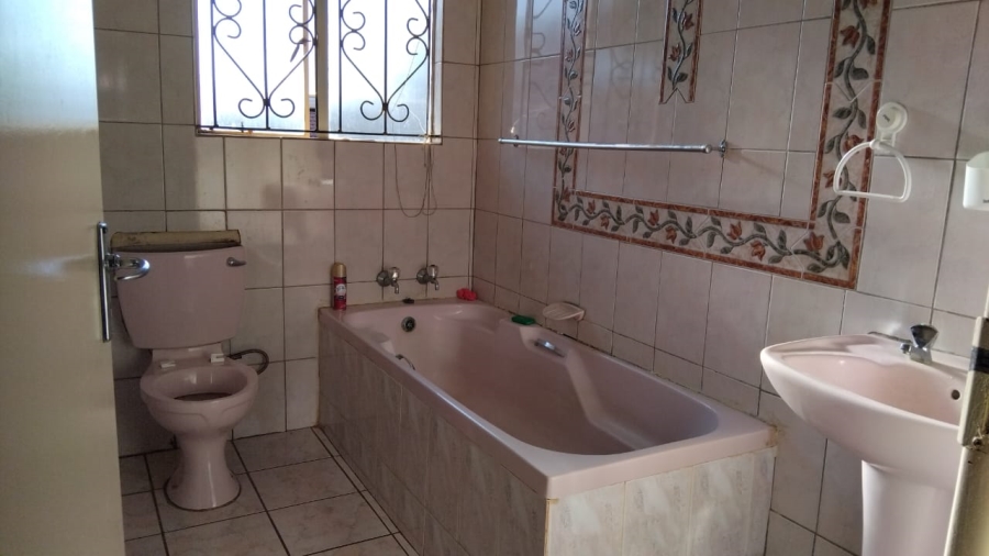 4 Bedroom Property for Sale in Geelhoutpark North West